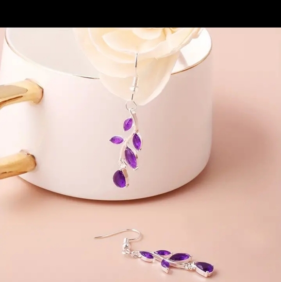 Jewelry - Elegant Purple Dangle Earrings